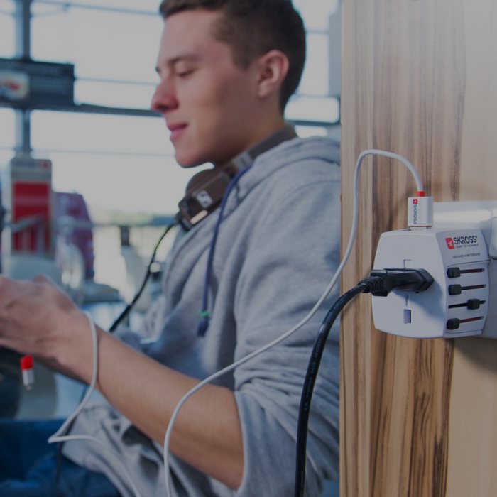 SKROSS World Travel Adapter MUV USB