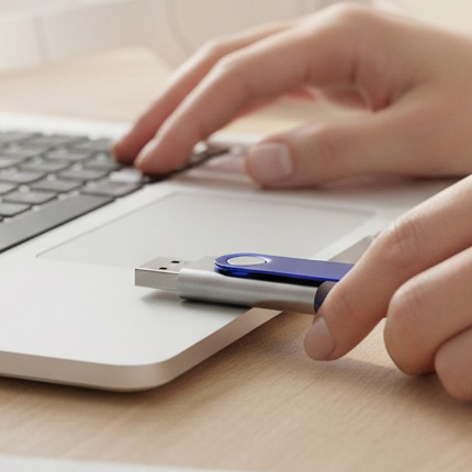 Swivel USB Flash Drive (16GB) 