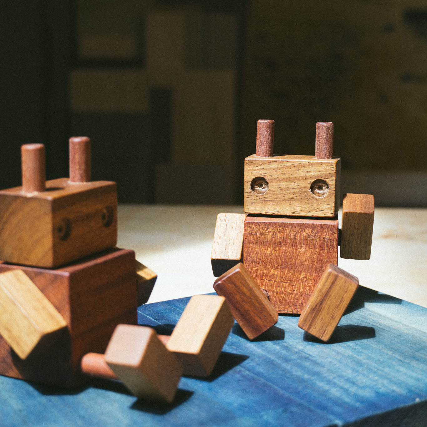 Roger&Sons  Robot Phone Holder