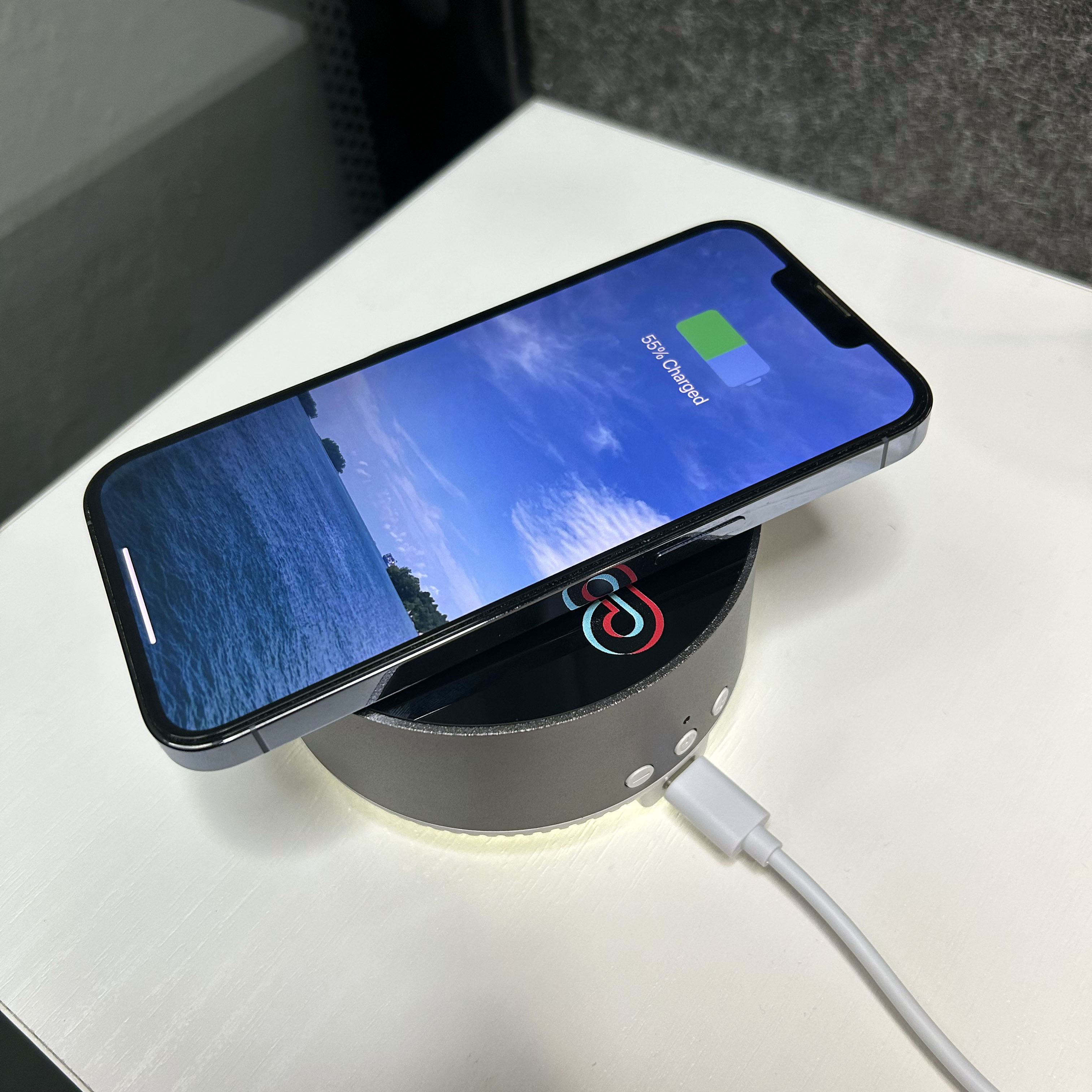 15W Glass Top Wireless Charger with Bluetooth Speaker 