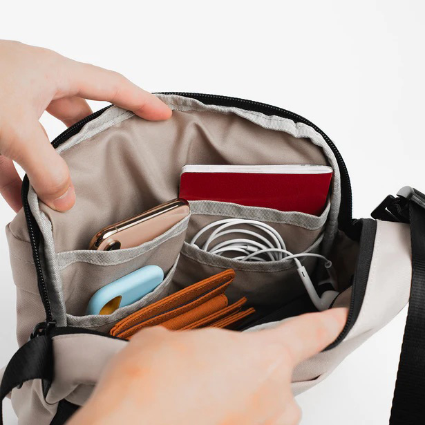 CROSSING Jet Set Anti-Theft Multi-Sling with RFID 