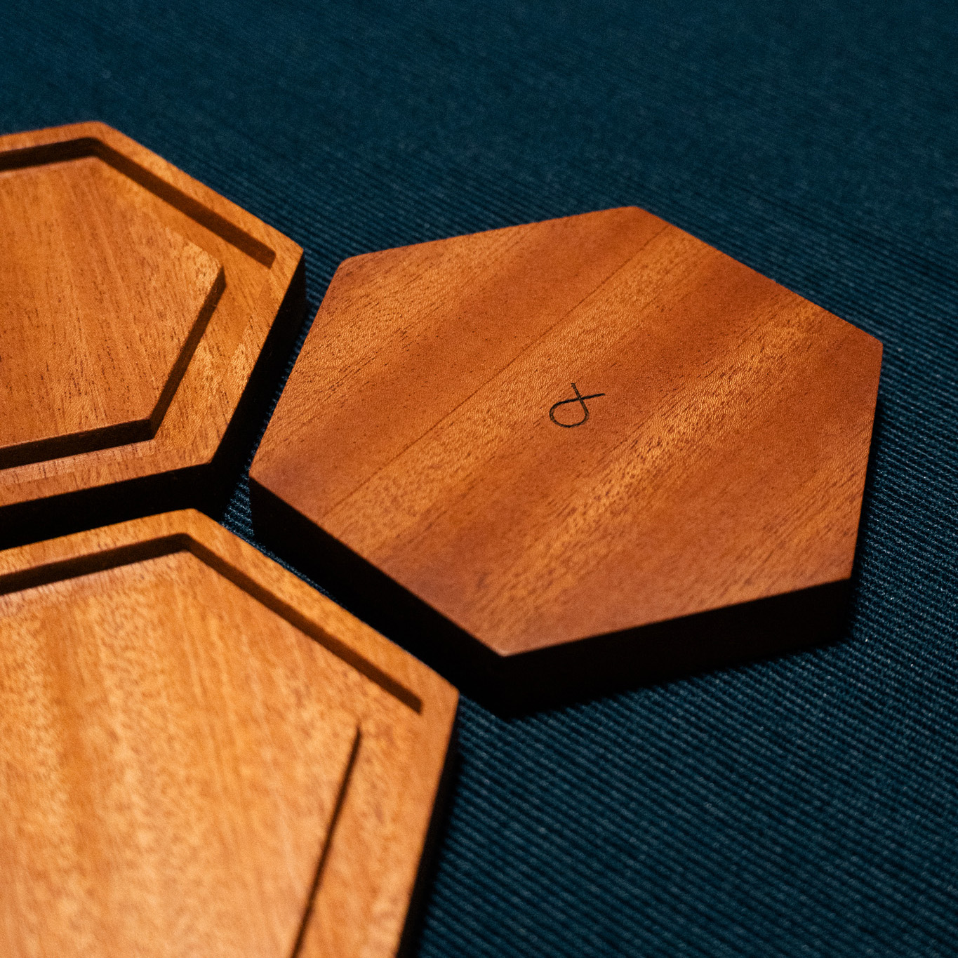 Roger&Sons  Hive Coaster