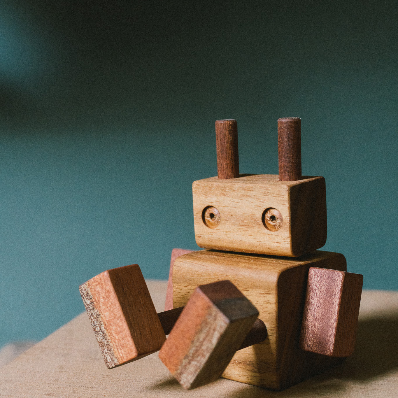 Roger&Sons  Robot Phone Holder