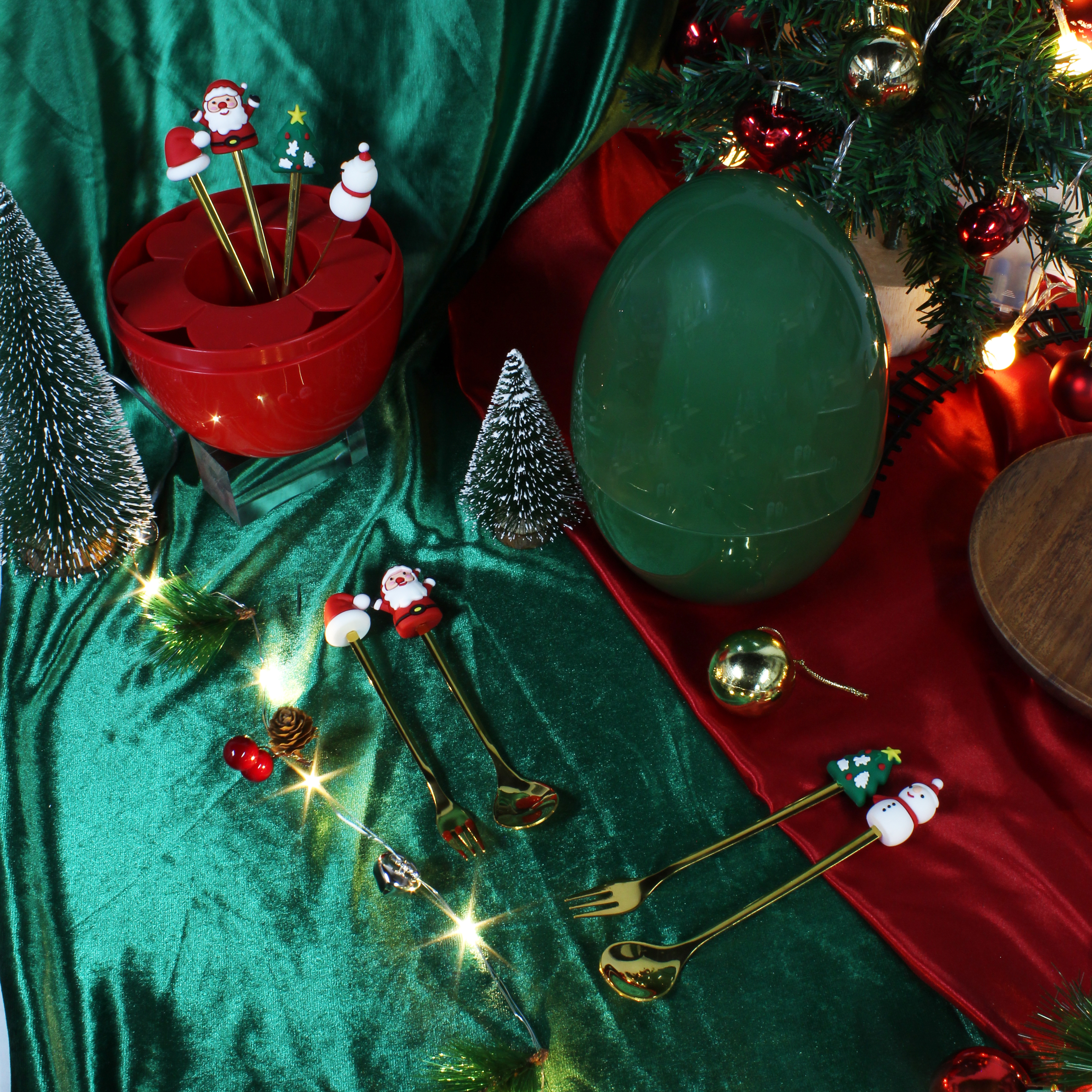 Christmas Cutlery Set in Egg Shaped Container 