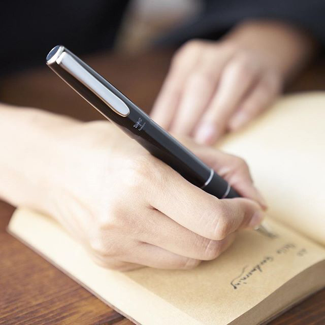 TOMBOW ZOOM 505 ( Water Based Gel Ink Ballpoint Pen )