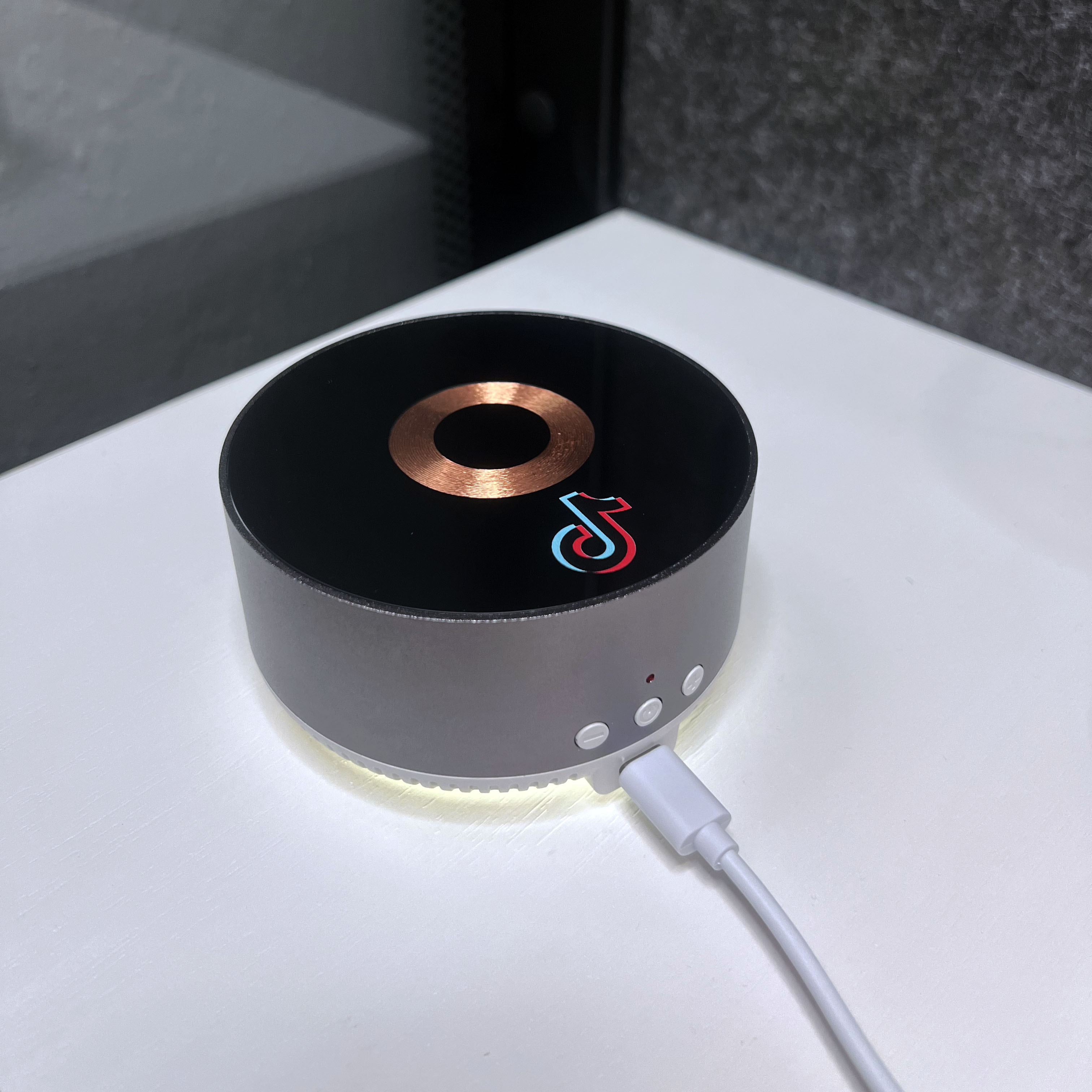 15W Glass Top Wireless Charger with Bluetooth Speaker 