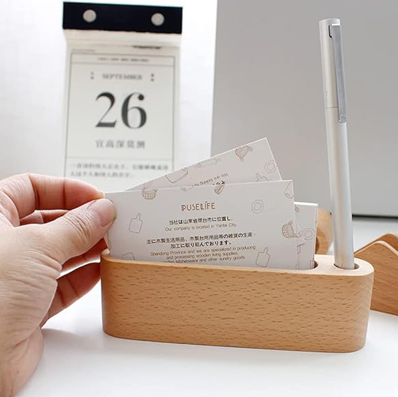 Woody Cardholder with Pen Stand
