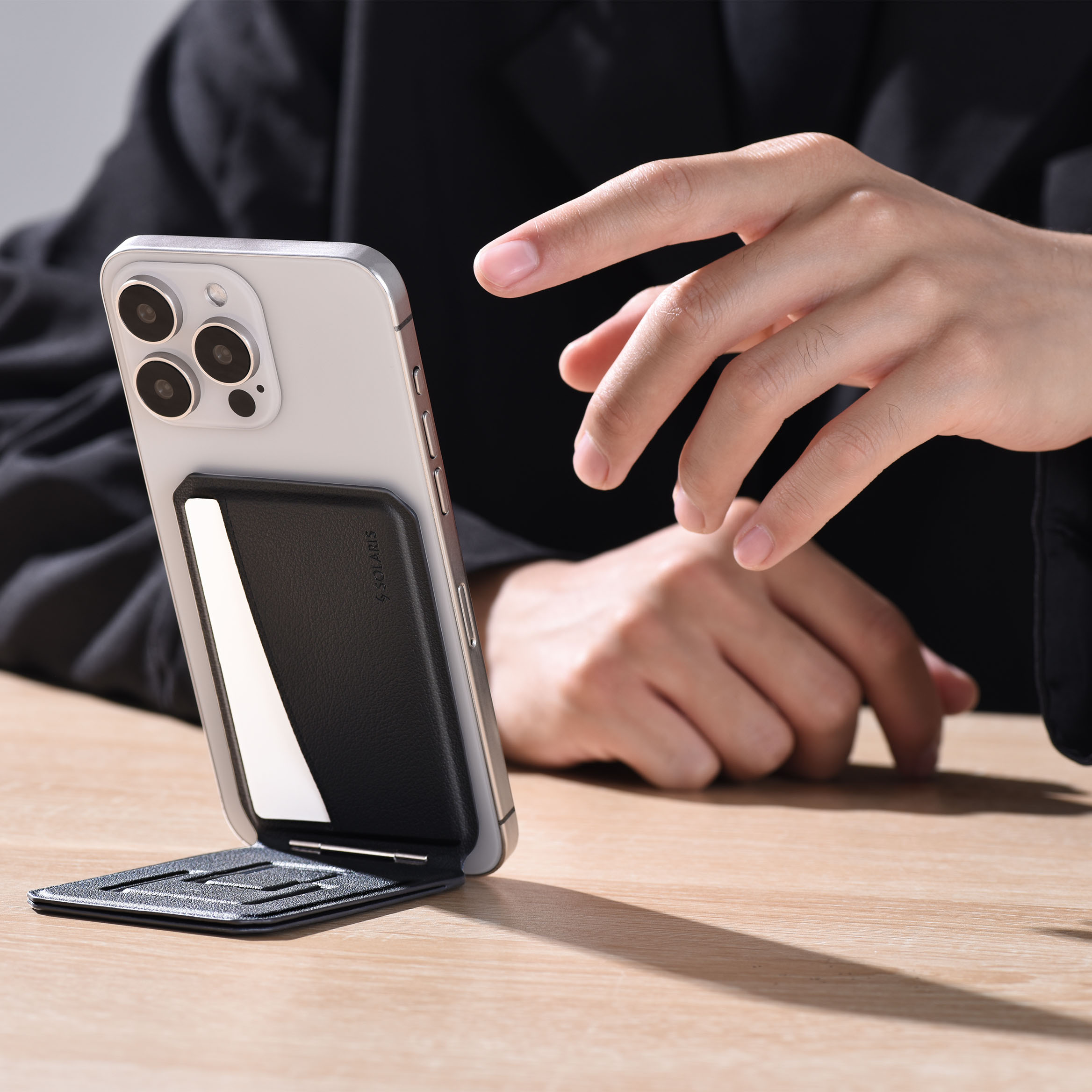 SOLARIS Magnetic Tripod Card Holder