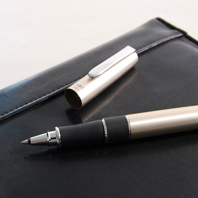 TOMBOW ZOOM 505 ( Water Based Gel Ink Ballpoint Pen )